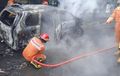 Baru Juga Diingatkan Tetangga, Sebuah Toyota Avanza Ludes Terbakar Gara-gara Hal Ini