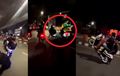 Disenggol Polisi Saat Wheelie di Jalan Raya, Biker Honda Genio Ini Gagal Pamer Skill dan Berujung Rebahan