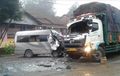 Masalah Klasik Bikin Isuzu Elf Oleng ke Kanan, Berhenti di Bumper Truk Tronton, Satu Nyawa Melayang