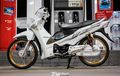Modifikasi Elegan Honda Supra X 125, Pakai Aksesori Mewah dan Jubah Serba Putih
