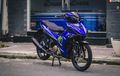 Pakai Pelek Palang Tiga Bikin Aura Sporty Yamaha MX King 150 Mencuat