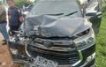 Sekretaris Bawaslu Sultra Kecelakaan, Kijang Innova Reborn Cacat Depan