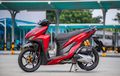 Honda Vario 150 Berkostum Merah, Pesonanya Luar Biasa, Aksesorinya Mewah