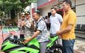 Pemilik Kawasaki Ninja 250 Ini Full Senyum, Sempat Hilang 6 Tahun, Akhirnya Bisa Dipertemukan Lagi