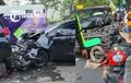 Toyota Innova Gaspol Seruduk Honda Scoopy di Solo, Motor sampai Ringsek Tak Berbentuk 