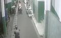 Incaran Pertama Gagal, Motor Kedua Langsung Amblas, Aksi Maling Motor di Masjid Terekam CCTV
