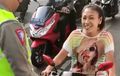 Tilang Manual Dihapus, Emak-emak Ditegur Polisi, Cuma Dibalas Nyengir