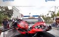 Sempat Ngerem Hingga Ban Berasap, Pengendara Suzuki GSX-R150 Mental Tumbuk Honda CR-V