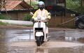 Jangan Lengah! Lakukan Ini Saat Motor Akan Menerjang Genangan Air