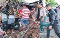 Pohon Tumbang Menimpa Pengguna Jalan, Enam Motor di Pangkalan Ojek Ikut Rusak