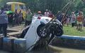 Google Maps Biang Celaka, Daihatsu Ayla Remuk Basah Kuyup, Kejepit Saluran Irigasi