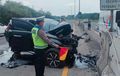 Sopir Diduga Ngantuk, Mitsubishi Pajero Sport Bonyok Hantam Beton Pembatas Tol Surabaya-Mojokerto