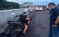 Nyenyak Banget, BeAT Diparkir di Flyover Dibuat Bobok, Efek Alkohol