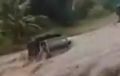 Air Bah Tiba-tiba Datang, Sebuah Truk Terseret Arus saat Akan Kembali dari Sungai, Nasib Sopir Gimana?