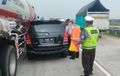 Gara-gara Oleng, Toyota Kijang Innova Senggol Truk Tangki Pertamina di Tol Jombang-Mojokerto