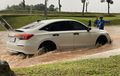 Mobil Matik Terpaksa Terjang Banjir, Gunakan Cara Ini Agar Tetap Aman