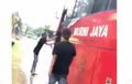 Minta Dipecat, Kernet Bus Ludahi Wanita Hamil Bak Jagoan, Disamperin Ngegas