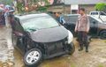 Nyawa Ibu dan Anak Nyaris Tercabut, Avanza Hitam Cacat Ditampar Ular Besi