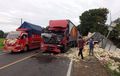 Adu Truk Vs Truk di Madiun, Mie Beramburan di Jalan, Kernet Terluka