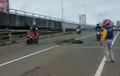 Hindari Jalan Berlubang, Pemotor Tewas Mengenaskan di Fly Over Cempaka Mas
