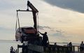 Modal 6 Drum Plastik, Honda Jazz Tenggelam di Laut Terangkat, Sopir Tak Terselamatkan