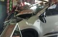 Tiba-tiba Mimisan di Jalan, Sebuah Toyota Rush Seruduk Pom Mini dan Warung Kelontong