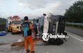 Sopir Hilang Konsentrasi, Toyota Kijang Innova Hajar Daihatsu Gran Max di Tol Solo-Semarang