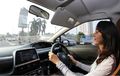 Alasan Wanita Lebih Cocok Nyetir Mobil Matic, Gampang Tapi Gak Boleh Sembarangan