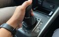 Wajib Tahu Cara Pindah Gigi dari D ke R saat Parkir Mobil Matic yang Aman