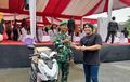Usai Gadaikan Motor Demi Urai Kemacetan, Serda Azmiadi Dapat Hadiah Honda BeAT Baru