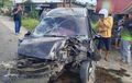 Honda Mobilio Jadi Rongsokan di Tengah Jalan, Bodi Carut-marut, Ruang Mesin Terpenggal