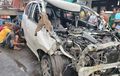 Toyota Calya Terburai, Bumper Depan Sampai Atap Terkelupas di Jalur Pantura