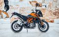 Semakin Tangguh! KTM 390 Adventure Meluncur Pakai Velg Jari-Jari