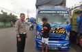 Gara-gara Bikin Konten, Sopir Truk Ugal-ugalan Berakhir Disemprot Polisi