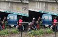 Sopir Nyepelein Warga Jadinya Begini, Suzuki Carry Nyangkut di Kolong Jembatan Taji