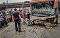 Bus Gilas Motor dan Hajar Mobil di Padalarang, Rem Ngeplos Saat Putar Balik