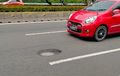 Musim Hujan Jalan Berlubang Ini Komponen Bagian Mobil yang Rawan Rusak