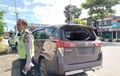 Toyota Kijang Innova Diamuk Warga, Empat Pemotor Jadi Korbannya