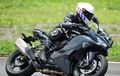 Cekrek! Kawasaki Ninja ZX-4R Tertangkap Kamera Ngebut di Sirkuit Sentul, Jokinya Lawan Valentino Rossi
