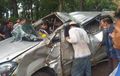 Halusinasi Jadi Penyebab Kecelakaan di Ponorogo, Toyota Kijang Innova Tabrak Pohon Hingga Ringsek