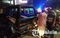 Petaka Mikrolet Turunkan Penumpang, Pengendara Supra X Masuk Kolong, Brio dan Truk Terlibat