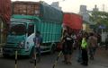 Tegang! Capek Antre 10 Jam, Sejumlah Sopir Truk Emosi dan Cegat Pemudik Motor yang Mau Masuk Kapal