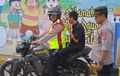 Bocah 13 Tahun Ketinggalan di Rest Area Tol Cipali saat Mudik, Polisi Bermotor Jadi Pahlawan