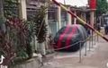 Kayak Gak Punya Tetangga, Viral Pemilik Mobil Rantai Jalan Buat Parkir, Polisi Merasa Terundang