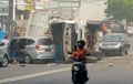 Truk Maut di Semarang Rebah Kuda Hajar Agya, Dua Orang Tewas