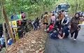 Naik Pakai Gigi Dua, Bus Isi 33 Penumpang Terguling di Tanjakan Gemulung