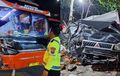 Benturan Dahsyat Mobil Diesel Mitsubishi L300 Disambut Bus, Kabin Sampai Boks Terpenggal Habis