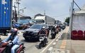 Please Jangan Kendarai Motor di Depan atau Belakang Bus dan Truk, Gak Ada yang Jual Nyawa