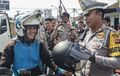 Helm Mas Miftah Tiba-tiba Ditarik Polisi Saat Razia, Awal Kaget Ujungnya Senyam-senyum