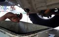 Wajib Tahu, Ciri-ciri Oli Gardan Mobil Harus Segera Diganti Sob
